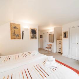 Earnside Cottage, hotel a Comrie