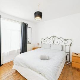 4 Bedroom House For Corporate Stays in Kettering，凱特林的飯店