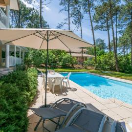 Résidence Lagrange Vacances Villas Eden Parc Golf, hotel in Lacanau-Océan