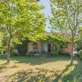 Le Mas des Trois Sources - Grand jardin, hotel v destinaci Gignac