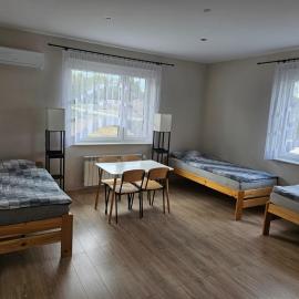 Noclegi Wiking โรงแรมในOżarów