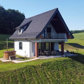 W Sercu Kotliny - luksusowe wille 8 osobowe z balią opalaną drewnem i widokiem na góry โรงแรมในโควอตสโก