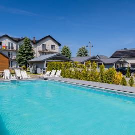 Willa Alexandria - Basen, Cisza, Komfort - Domki i Apartamenty Karwia, hotel u gradu Karvija