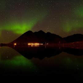 Spacious Oceanfront house in the Heart of Lofoten, hotel v destinácii Lyngedal