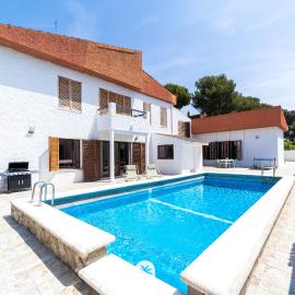 Mediterranean Way - Apartamento privado en villa compartida con piscina