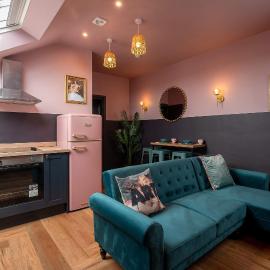 Art-Inspired Apartment in City, hotel in Barnard Castle