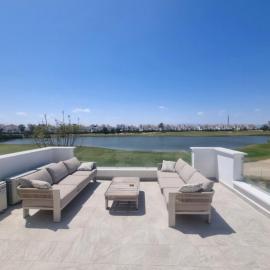 Beautiful views lake golf house, Hotel in Roldán