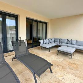 Appartement Petru - Spacieux, climatisé, grandes terrasses & parking, plage 200m