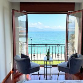 Precioso amanecer frente al mar by CABANA Rentals