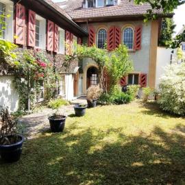 Swiss Art & Vine Pop-Up House، فندق في بيل