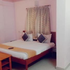 Five Stones By Terra Hotel Mogappair, hotel in Chennai