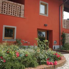 Decanter House - Wine Resort Alto Piemonte, hotel u gradu Borgomanero