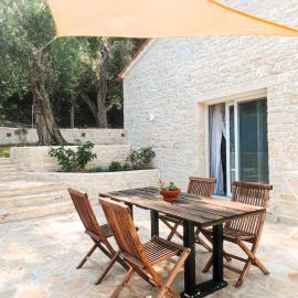 Chrisanthi's Cottage