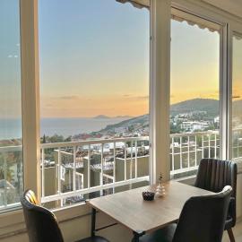 Rooftop Apart with Sea View in Kalkan Center, hotel em Kas