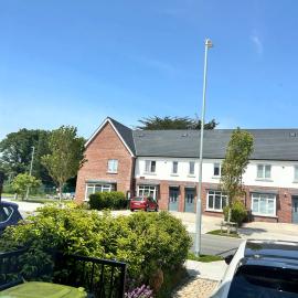 Large double room with a private bathroom in a quiet neighbourhood, hotel em Dublin