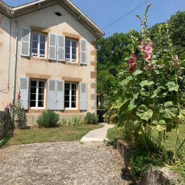 Gite Coccinelle in the medieval town of Confolens, hotell sihtkohas Confolens