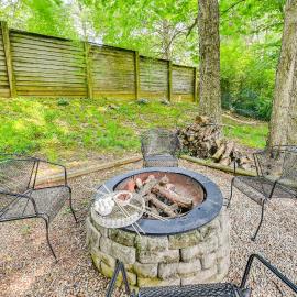 Family Home w/ Ping-Pong & Fire Pit in Lexington, hotel a Lexington