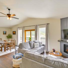 Hike, Fish, Ski & Explore: Cabin Near Breckenridge، فندق في Alma