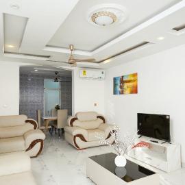 Monroe Luxury Apartments, hotelli kohteessa Nsima