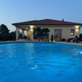 Luxury Villa ROYAL, hotel in Ljubuški