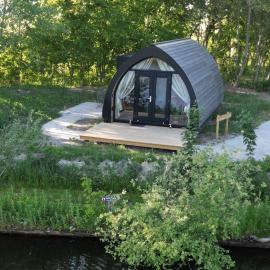 Tiny House De Houtekster, hotel din Westergeest