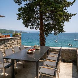 Casa Conrad - seaside house in Volosko, Opatija, hotel in Opatija