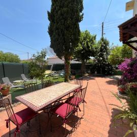 Perle rare, F4 rdc avec jardin privé, parkings gratuits, borne recharge IRVE, clim, calme, idéal famille & pro, 10 min centre-ville, gare et plages bus direct