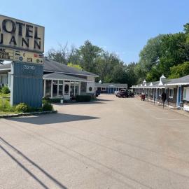 Viesnīca Motel Jann Kvebekā