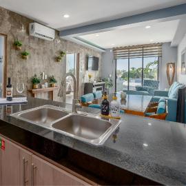 Luxe Modern-5 Star Area-Walk 2 Beach-Pool-View-King Bed