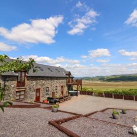 Llwyngwinau Isaf Barn