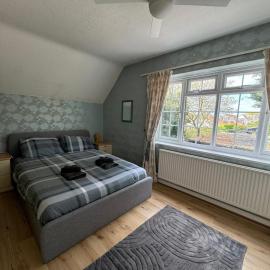 Sherrington Cottage 1 minute walk to Frintons blue flag beach Sleeps up to 8