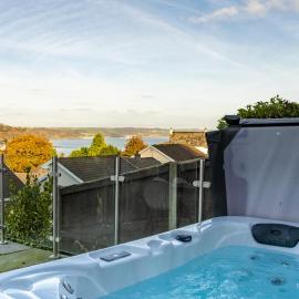 Am Byth - Spectacular Sea Views and Hot Tub, hotel in Saundersfoot