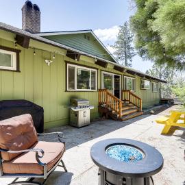 Viesnīca Private Hot Tub at Dog-Friendly Lake Arrowhead Gem pilsētā Leikarovheda