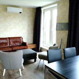 apartment in Uithuizen，厄伊特赫伊曾的飯店