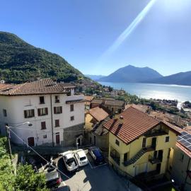 Bellano Cottage - With Private Garden and Garage, hotelli kohteessa Bellano