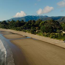 Golden Bay Holiday Park, Hotel in Onekaka