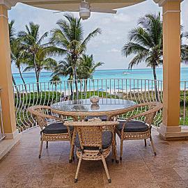 Villa Renaissance Unit 205 Grace Bay Beach, hotel u gradu 'The Bight Settlements'