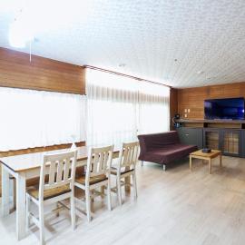 Reserved for 10 people 1 minute walk to the beach 6 minutes to Hase Station 12 minutes to the Great Buddha 最大10名様 徒歩で海1分 ｺﾝﾋﾞﾆ30秒 長谷駅6分 極楽寺駅6分 大仏12分 貸切一軒家96ｍ2 閑静な古民家 星の井庵, hotel di Kamakura