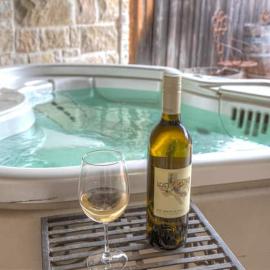Wine Country Cottage Hot Tub, Pool & Pickleball