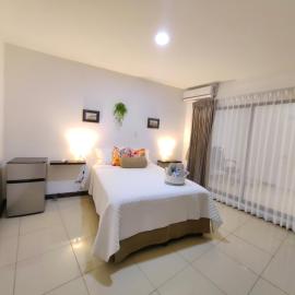 Hotel Boutique CasAguacate close to Airport, Pedregal, Centro de Convenciones de Costa Rica, hotel u gradu Potrerillos