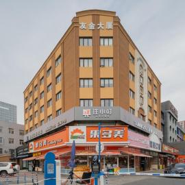 Stay at Xiaoding Hotel Beijing Heshenghui Pingleyuan Subway Station Branch, hotel v Pekingu
