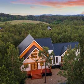 NEW Entertainer Cabin with Spa Games & Playground