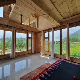 Wooden Duplex Cottage in Orchard Sainj Valley Stay, hotel in Kulu