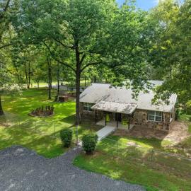 Casino Close Hot Tub-Firepit-BBQ 2-acres Sleeps 6