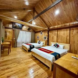 Nhà Sàn Gái Bản, hotel a Văn Chấn