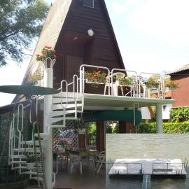 Tiszavirág Nyaralóház, hotel in Szeged