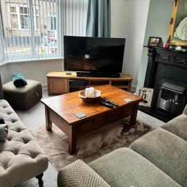 Beautiful three bedroom house: Liverpool'da bir otel