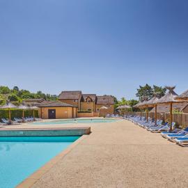 Résidence Odalys Domaine des Côteaux de Sarlat、サルラ・ラ・カネダのホテル