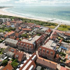 Welcome in - Aparthotel Zoutelande, studio's en app voor 2-6 pers - 50m van het strand in hartje centrum、ザウテランデのホテル