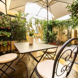 Madalina Apartment with Garden